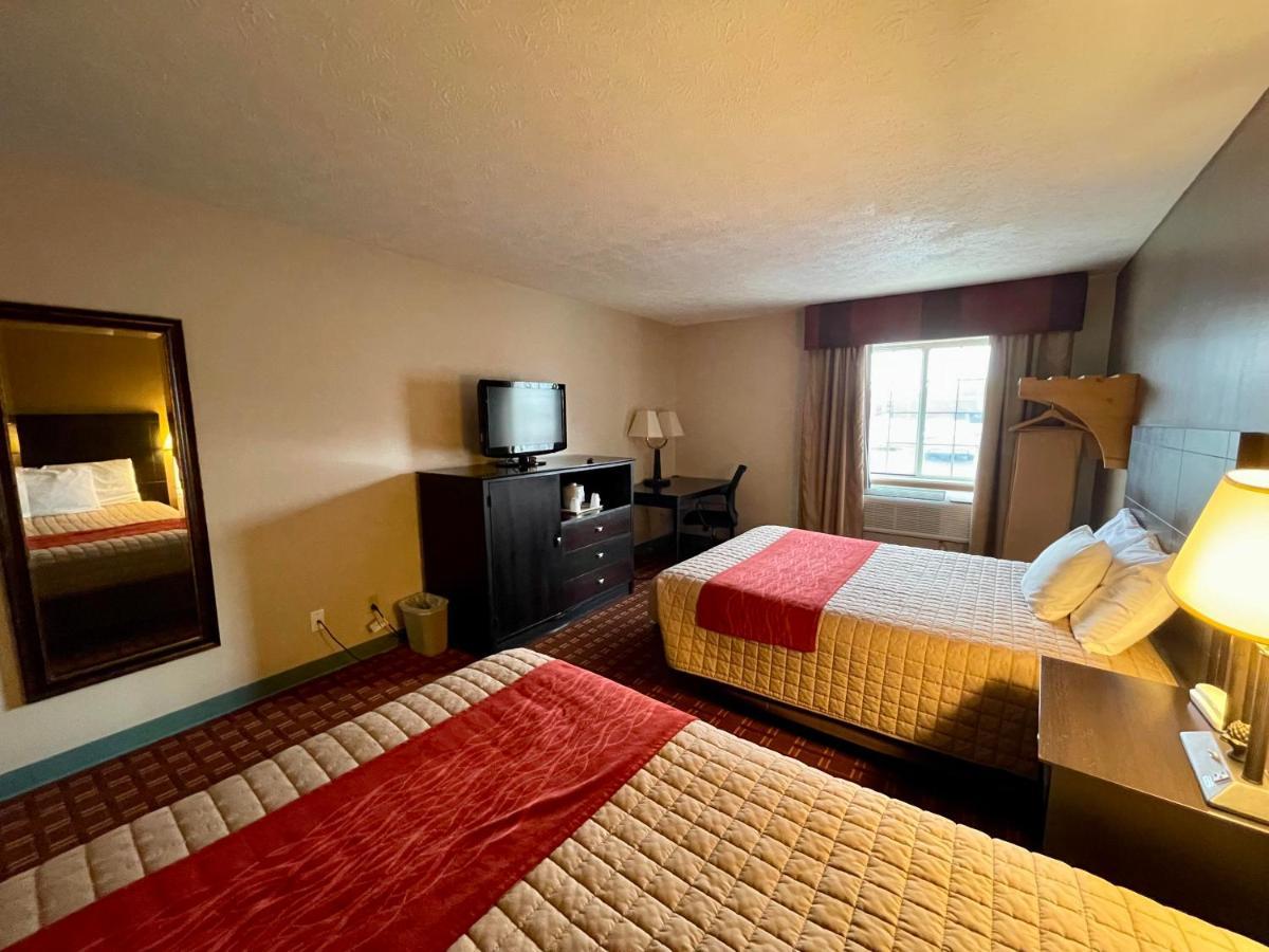 The Woodridge Inn Connersville Buitenkant foto