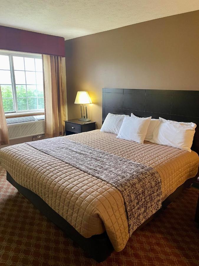 The Woodridge Inn Connersville Buitenkant foto
