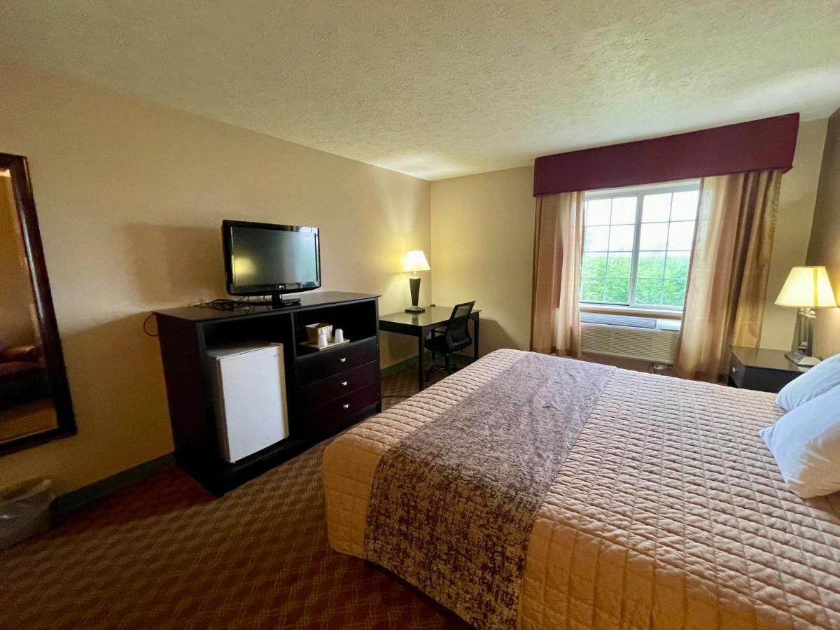 The Woodridge Inn Connersville Buitenkant foto
