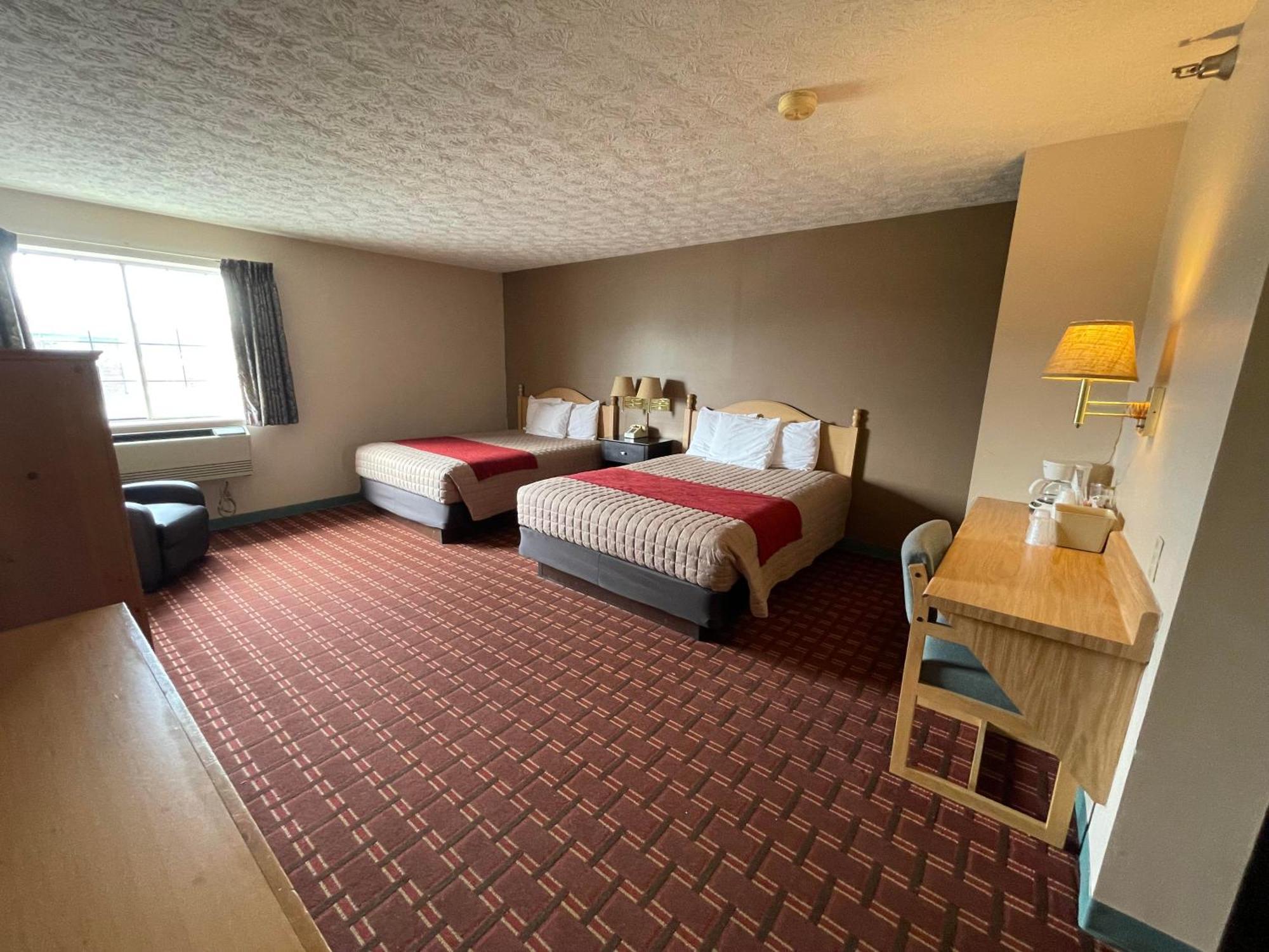 The Woodridge Inn Connersville Buitenkant foto