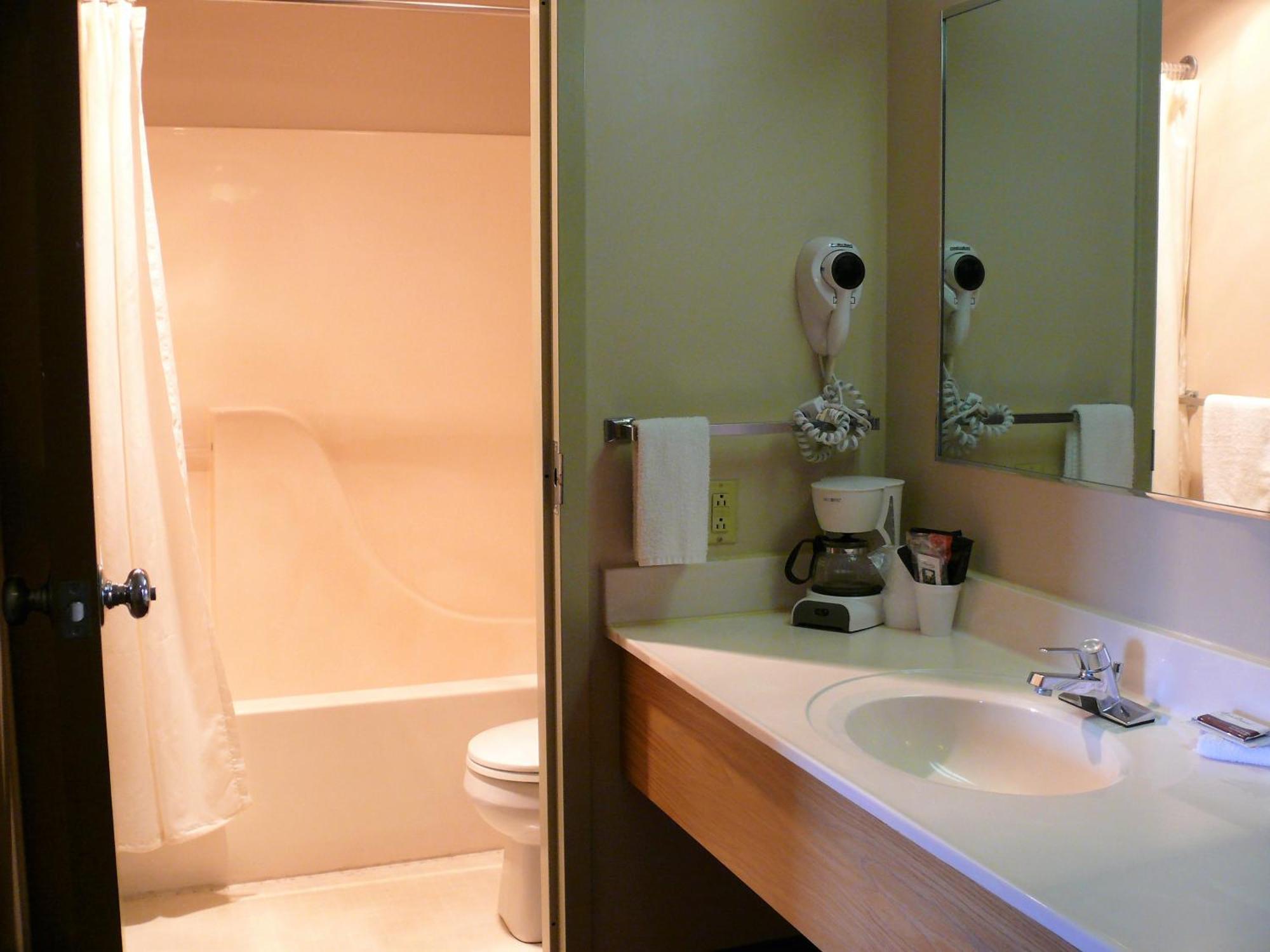 The Woodridge Inn Connersville Buitenkant foto
