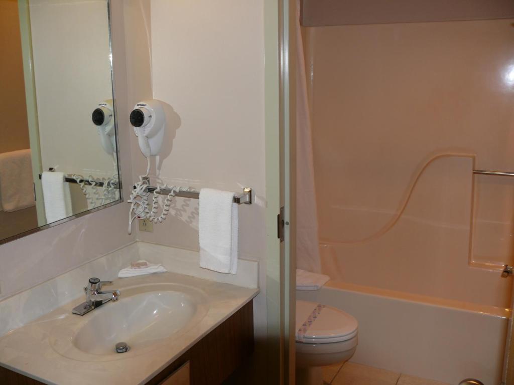 The Woodridge Inn Connersville Kamer foto