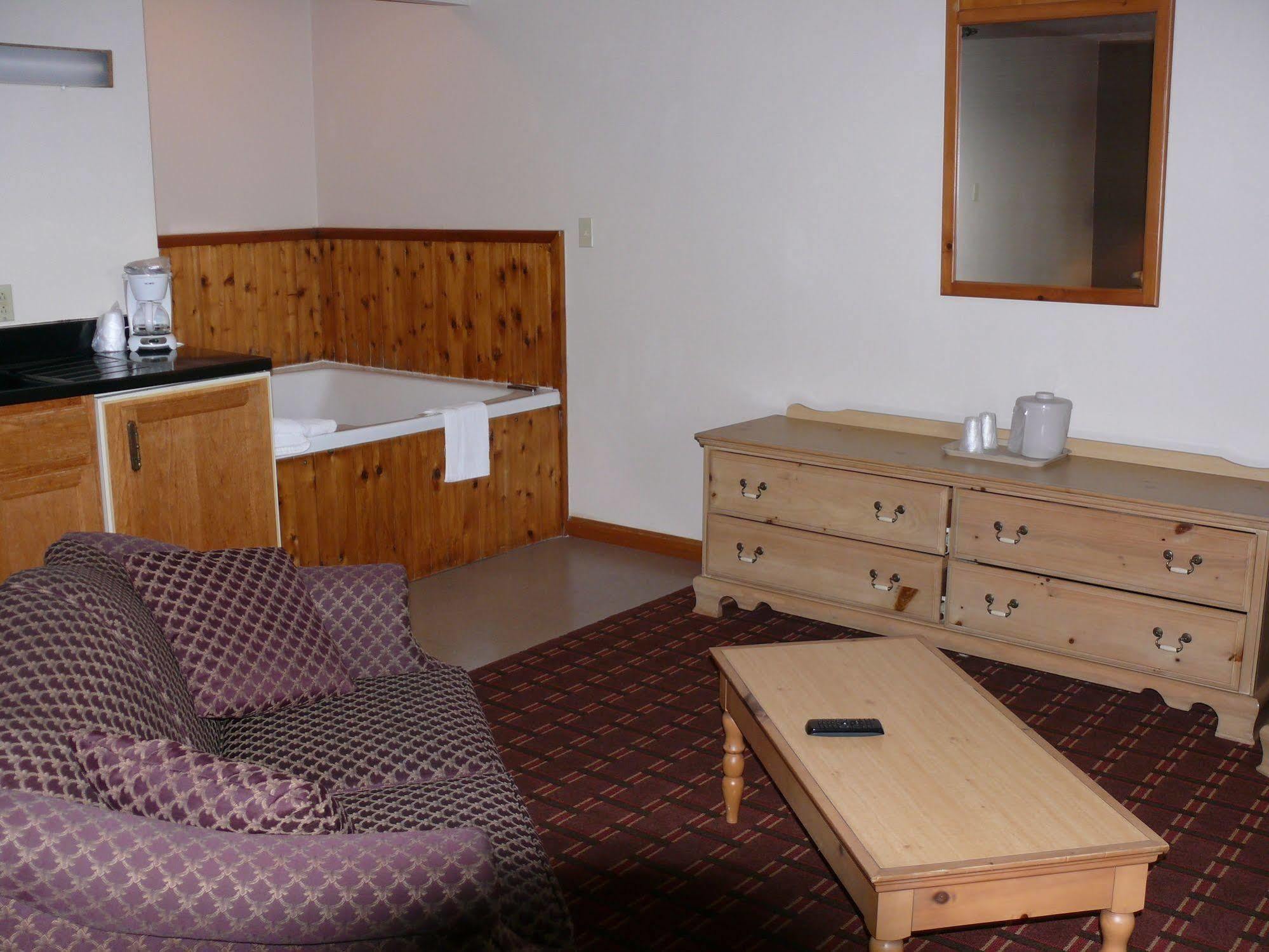 The Woodridge Inn Connersville Buitenkant foto