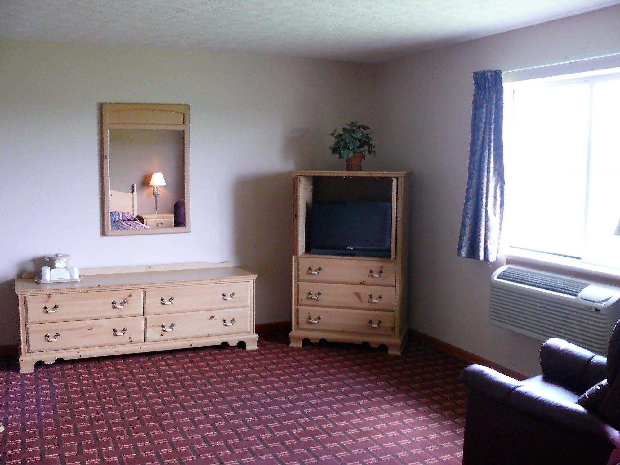 The Woodridge Inn Connersville Buitenkant foto